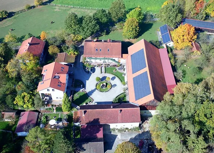 Gut Schwarz-N Hof Ferienwohnungen