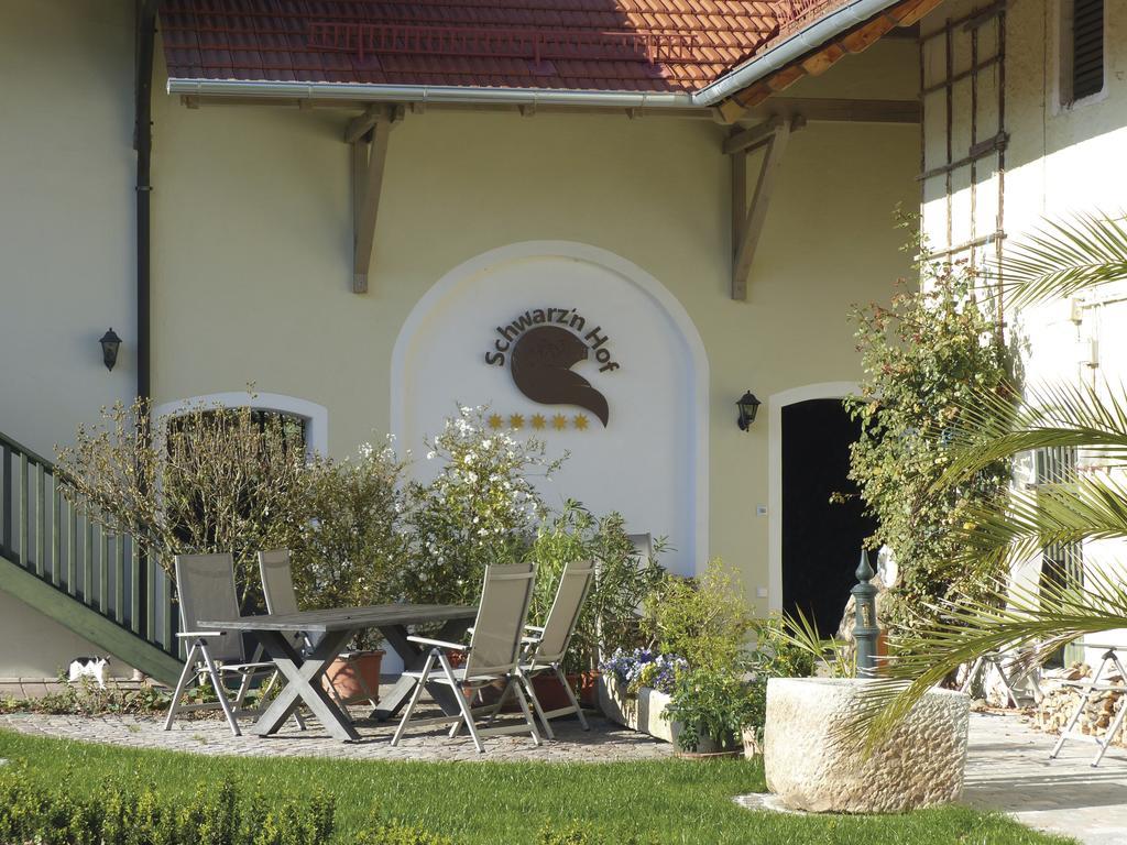 Apartment Gut Schwarz-n Hof *